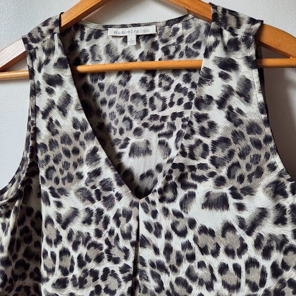 EUC DANIEL RAINN ANIMAL PRINT V NECK TANK TOP SIZE LARGE - Picture 7 of 13
